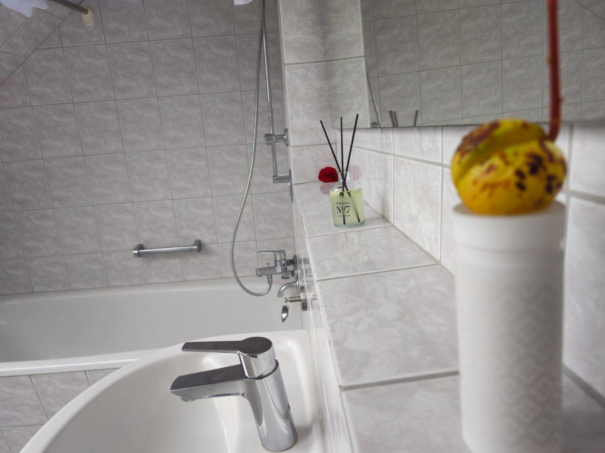 Sauna - Massage -Bodensee-Cinema Feeling- Home Sharing - Parking - Kueche Radolfzell am Bodensee Exterior photo